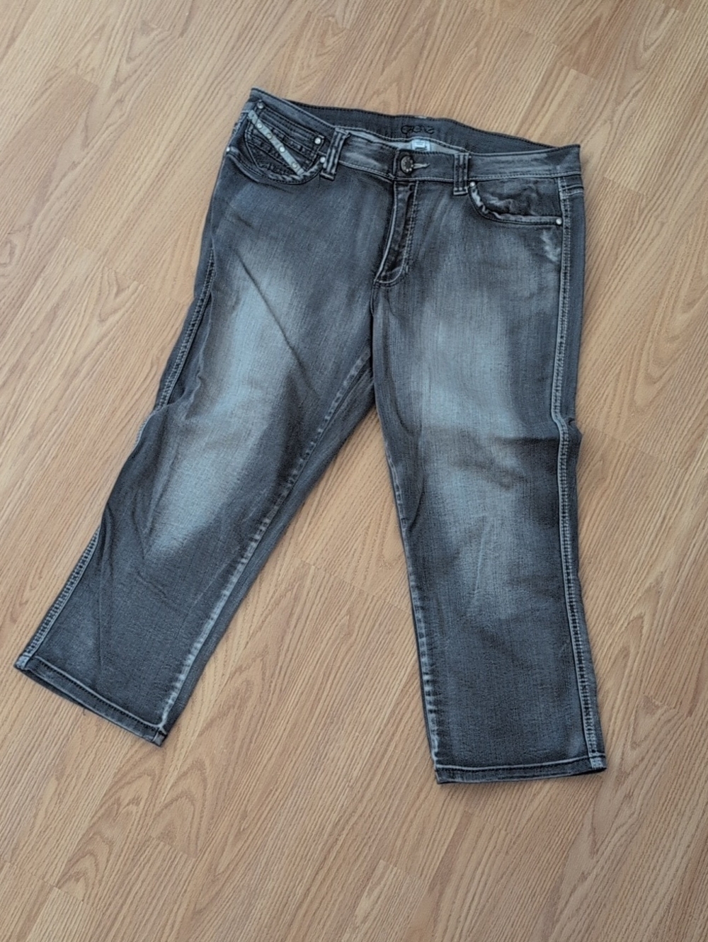 Women's Gray Washed Ankle Denim Jeans - Casual Crop